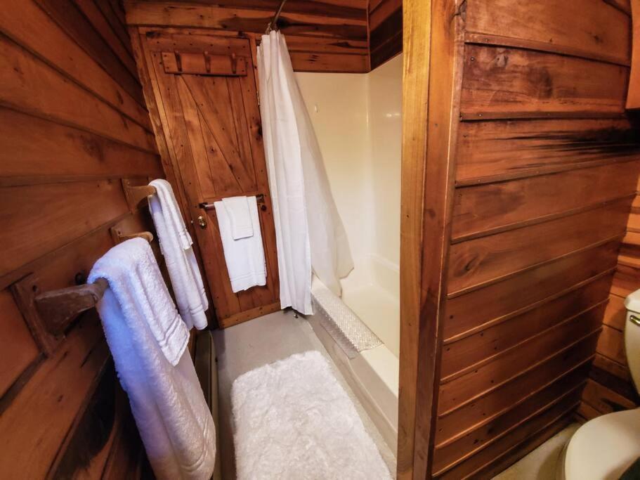 Elk Mountain Ski Resort: On 21 Acres * Union Dale